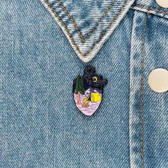 ⭐Anatomical Heart Lapel Pin Camping Tent Fire Enamel Broch With Moon & Tree New - Picture 1 of 5